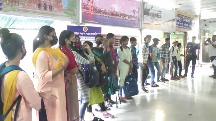 ভারত থেকে মুক্তি পেয়ে বেনাপোলে ফিরলো ১৭ নারী-শিশু